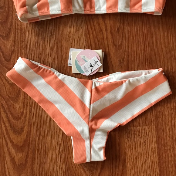 NWT VOLCOM PEACH STRIPED BRALETTE BIKINI WITH CHEEKY BOTTOMS - Picture 4 of 5